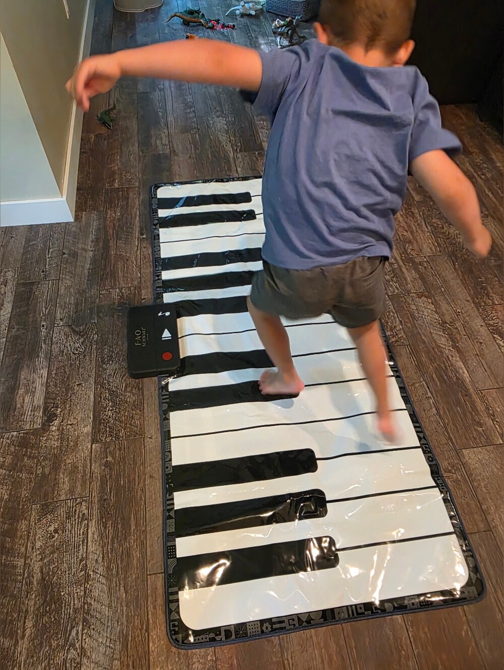 FAO Schwarz Piano - Picture 1 of 2